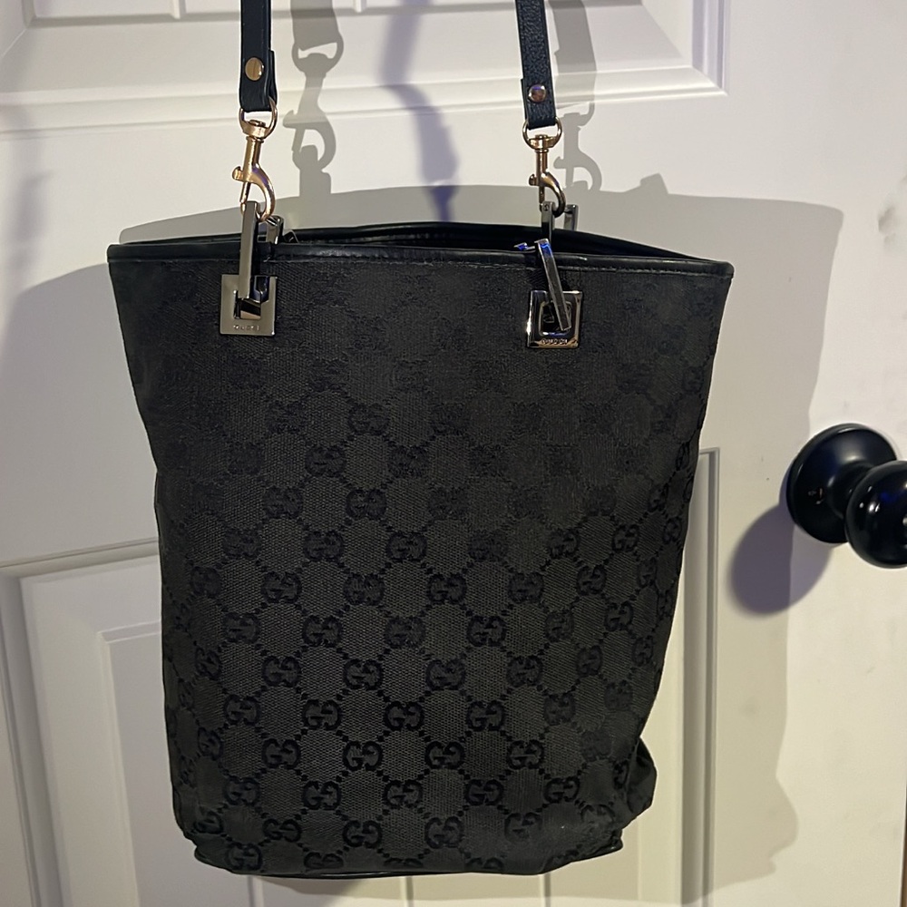 GUCCI BLACK MONOGRAM CROSSBODY BUCKET BAG